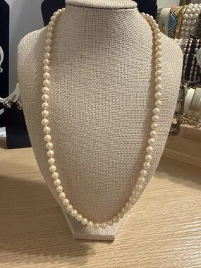 Classic Ivory Pearl Necklace - Elegant Womens Jewelry